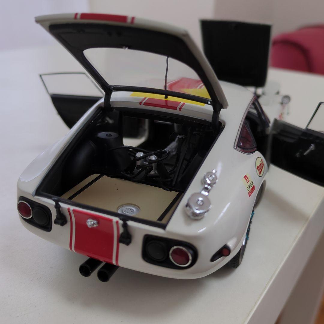 オートアート、トヨタ2000GT、2台セット　1/18ミニカー