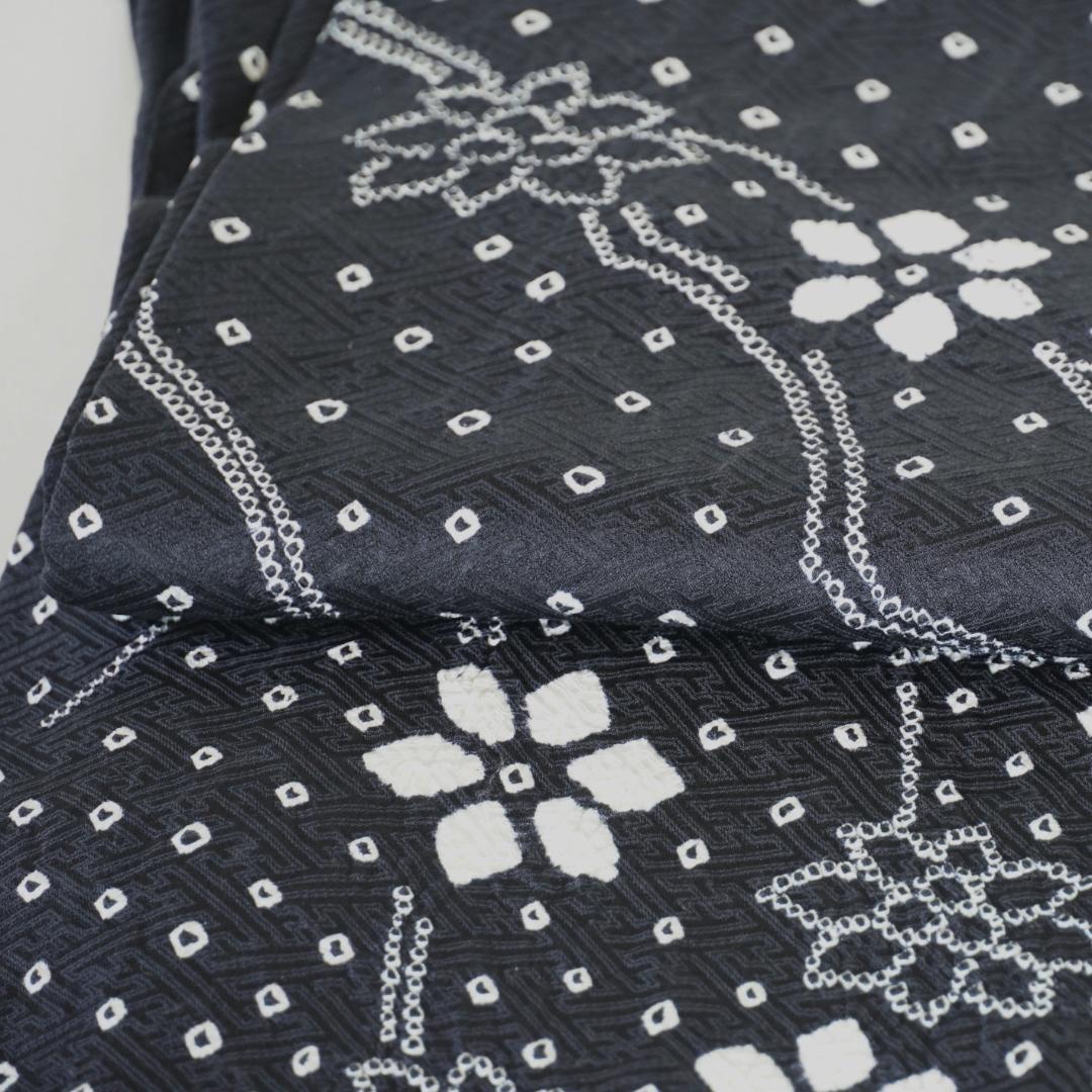 未使用　モノトーンの絞り染め訪問着　正絹