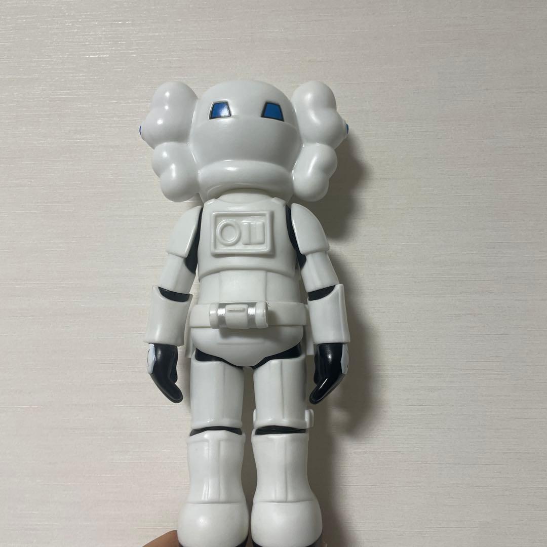 KAWS x STARWARS ストームトゥルーパー