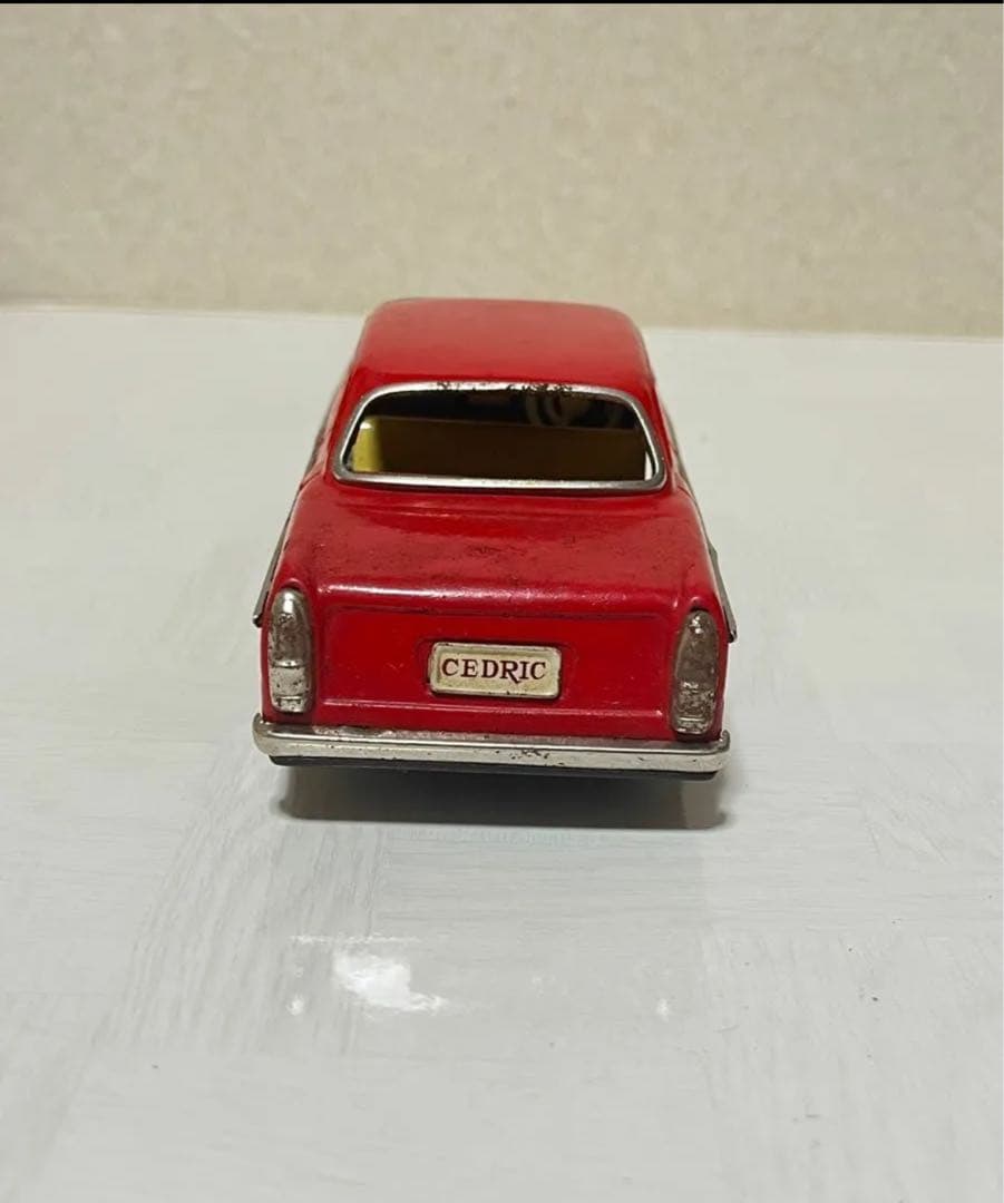 SSSインターナショナル商事1/25スケール1960年セドリック中サイズブリキ製