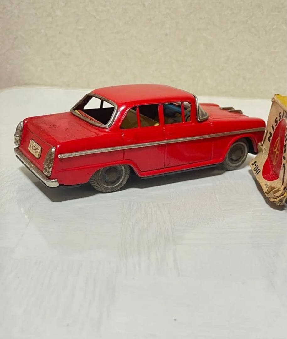 SSSインターナショナル商事1/25スケール1960年セドリック中サイズブリキ製