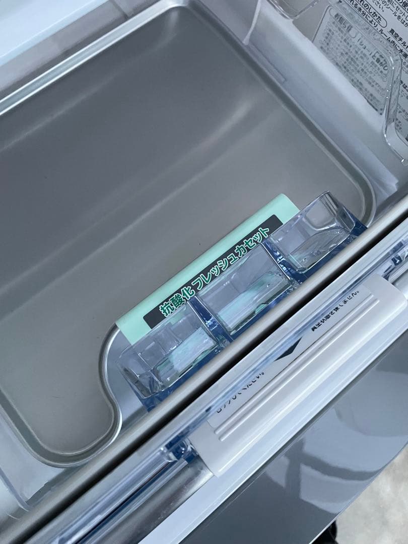 825 日立 315L 3ドア冷蔵庫 真ん中野菜室 真空チルド ライトシルバー