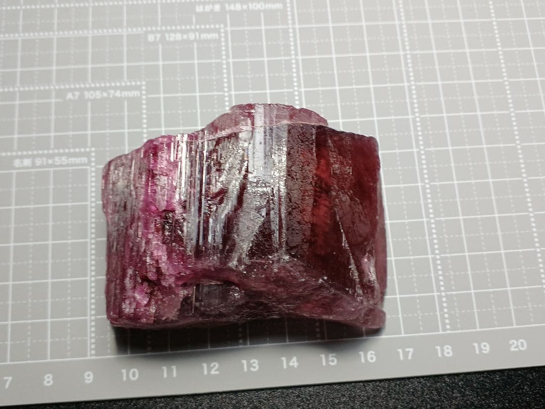 ピンクトルマリン　大型結晶　215g　原石　鉱物標本