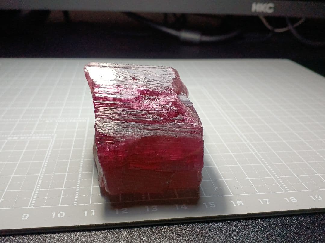ピンクトルマリン　大型結晶　215g　原石　鉱物標本