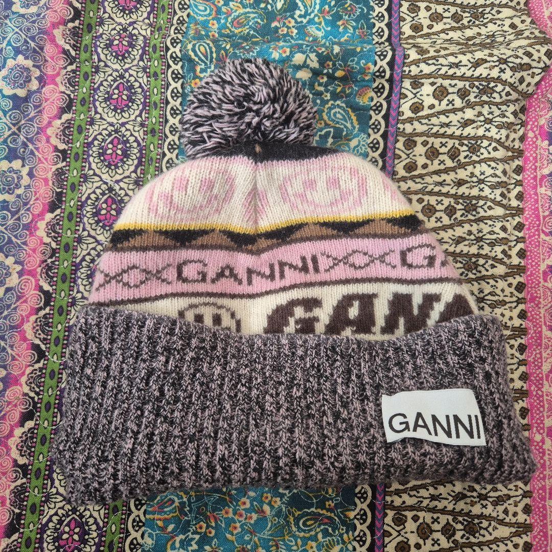GANNIガニーポンポンニット帽　グレーピンクホワイトビーニー帽子ハットキャップ