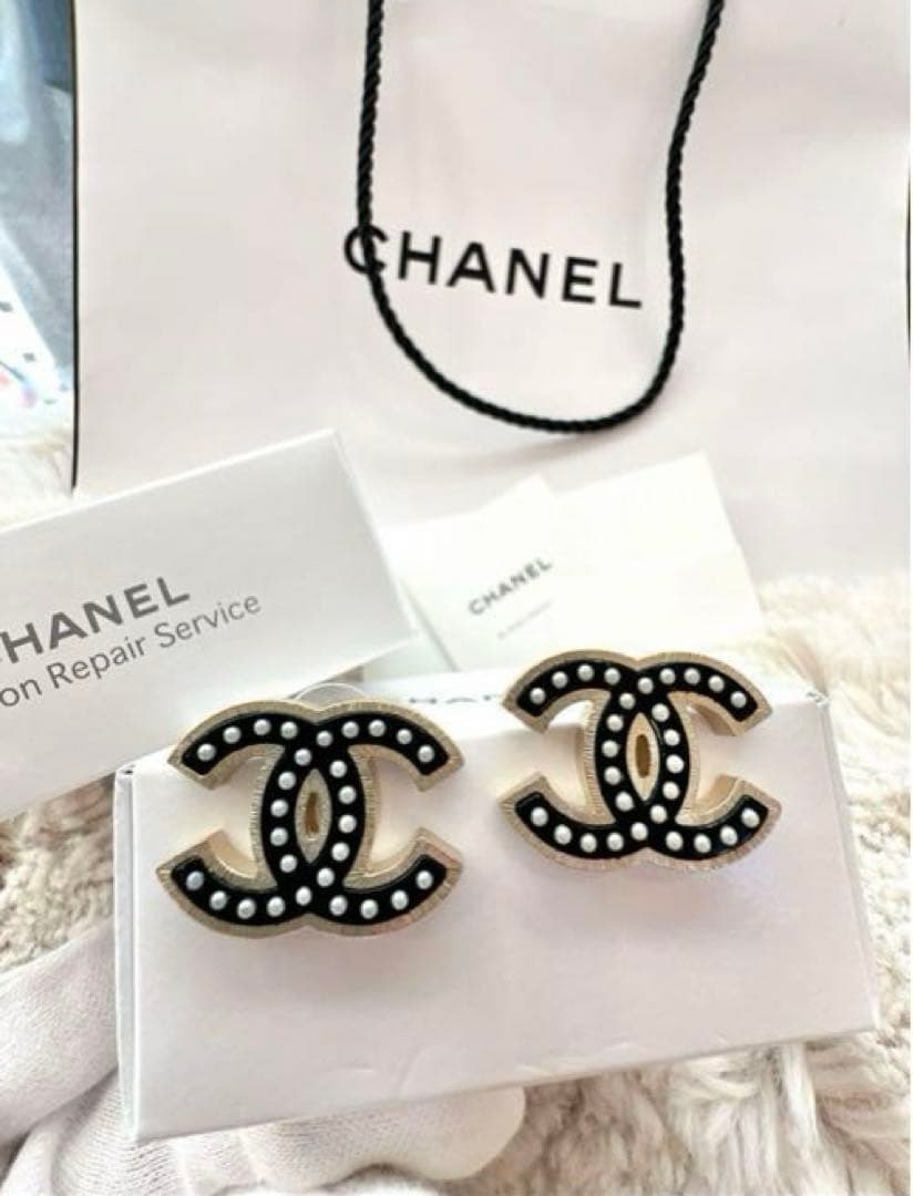 安心の正規品❣️極美品！日本に数点のみ入荷❣️存在感大❣️CHANELピアス【両耳】