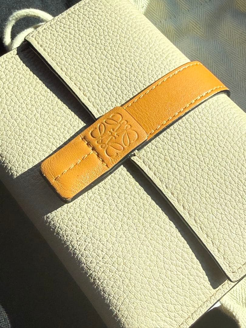 美品即発送！ロエベ LOEWE バーティカル ウォレット スモール 三つ折り財布