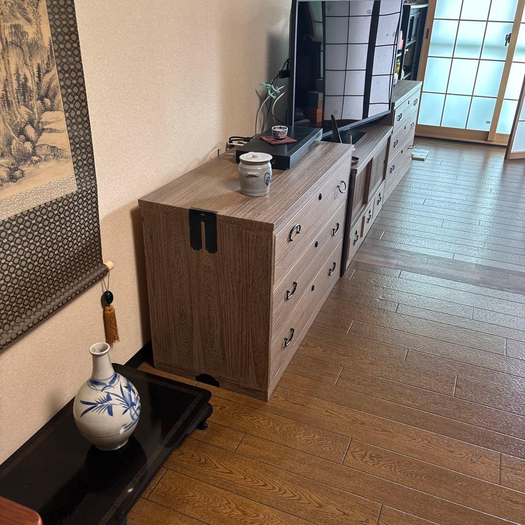 普通床の間に据えられる花台が実はマンションのリビングでも活躍します！