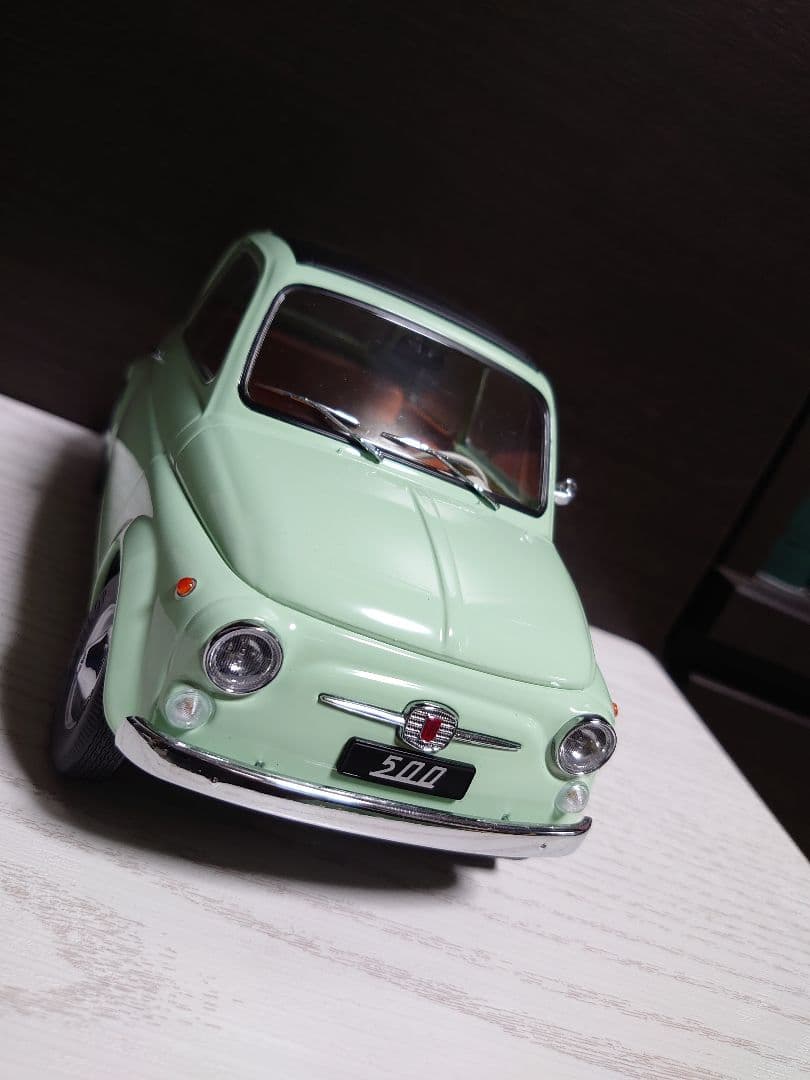 KK-Scale 1/12 フィアット 500 ダイキャスト フィギュア
