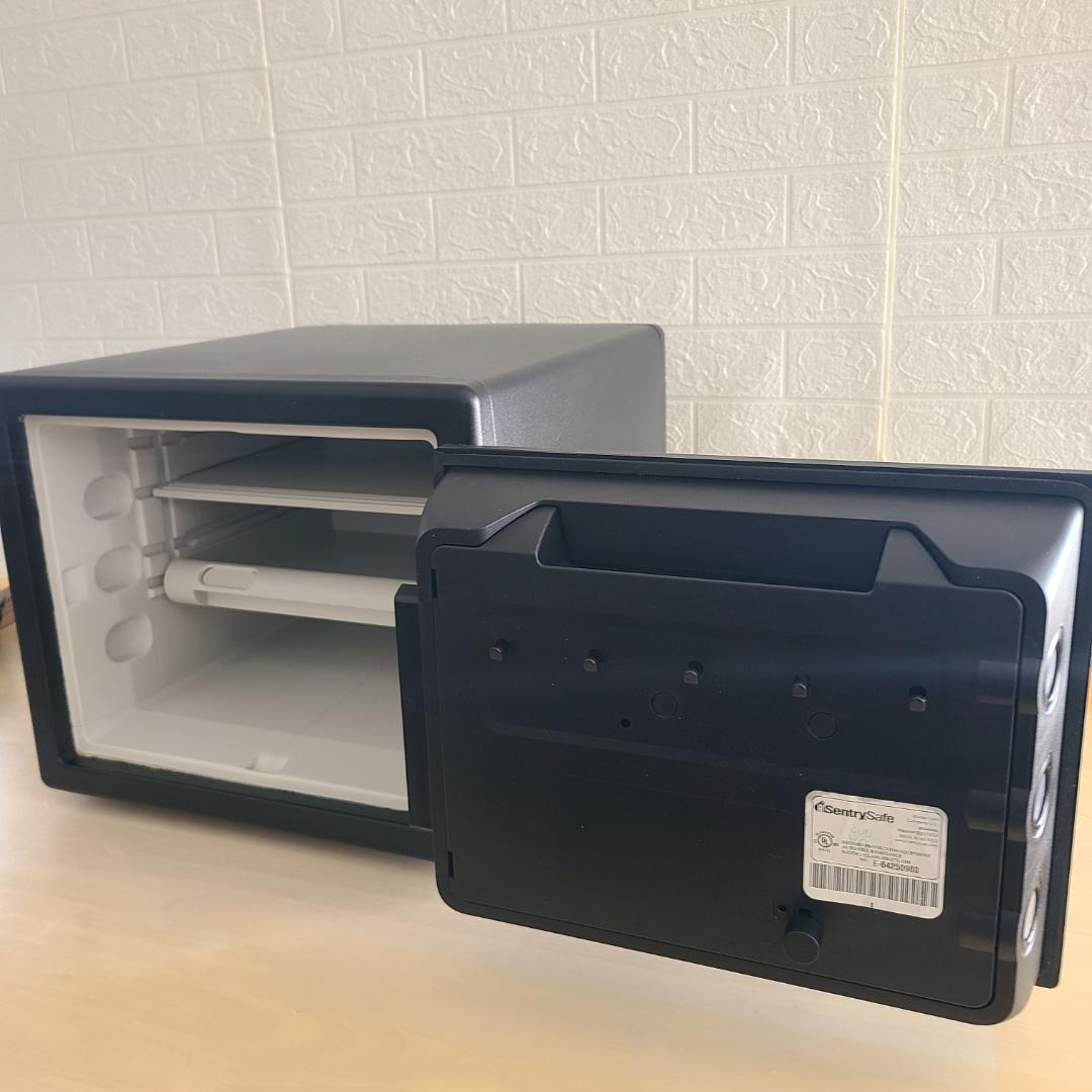【美品】SentrySafe セントリー JFW082GUL　耐火・耐水金庫