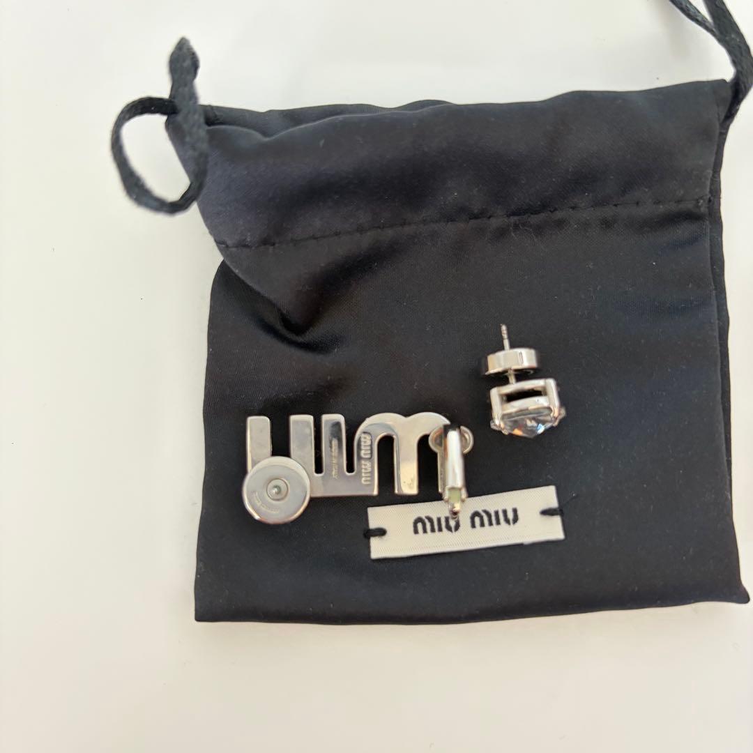 miu miu クリスタルピアス 両耳用