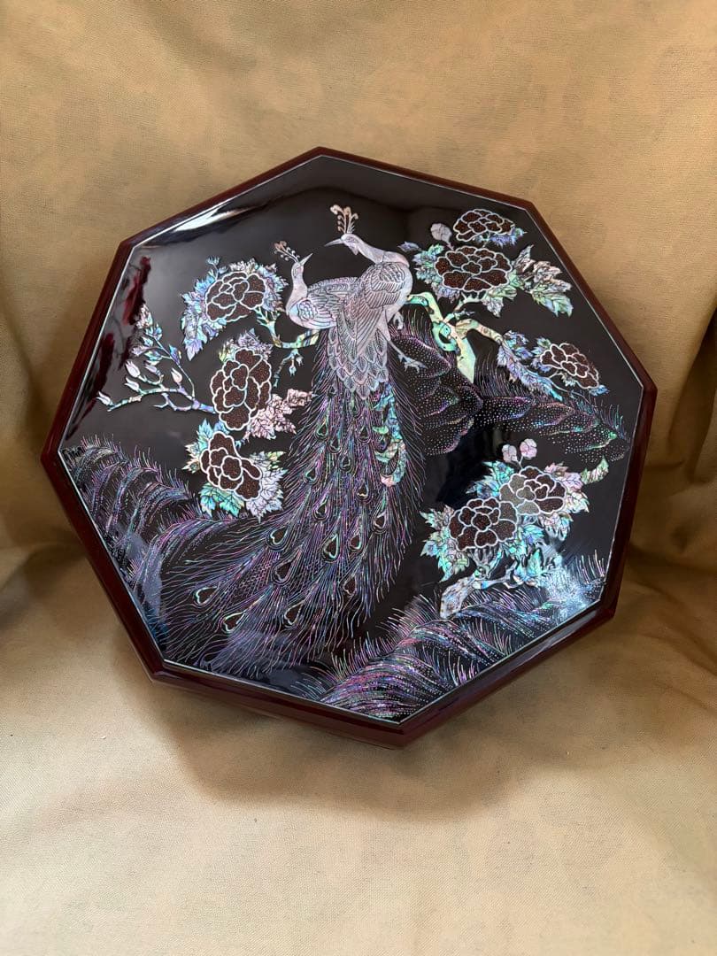 孔雀模様の八角形漆器　韓国伝統工芸 螺鈿細工 八角形 菓子器 容器