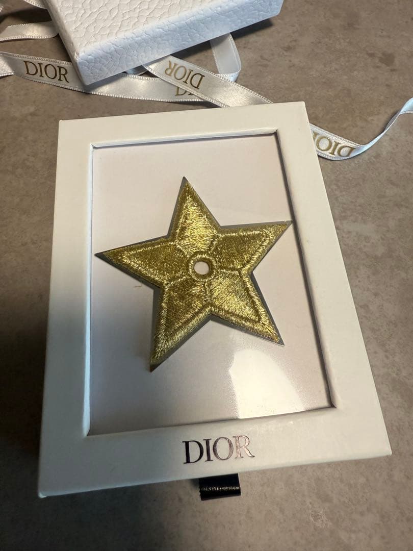 【箱&ノベルティ付き】Dior ロゴ ピンクゴールドリング クリスタル装飾