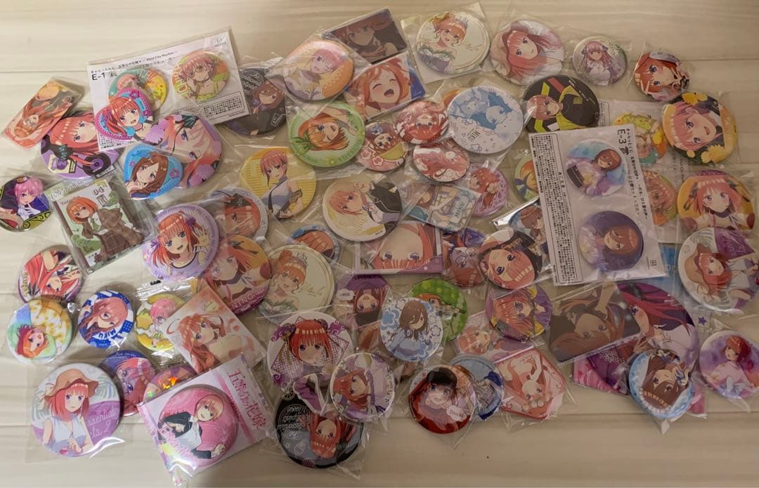 五等分の花嫁　200個以上　大量まとめ売り　缶バッジ　アクスタなど