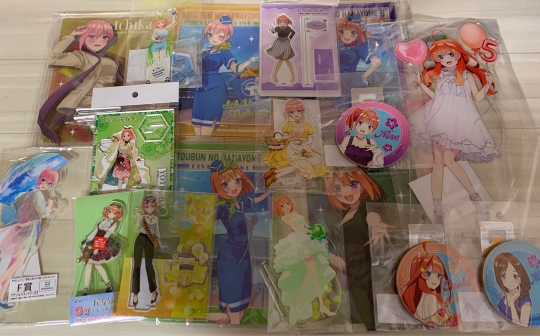 五等分の花嫁　200個以上　大量まとめ売り　缶バッジ　アクスタなど