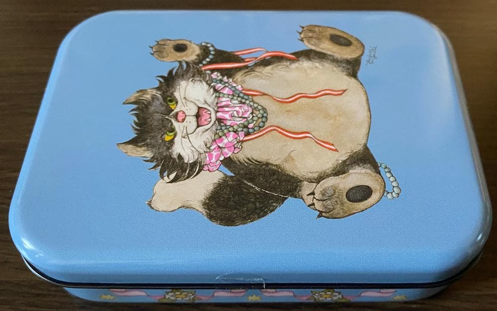 ディズニーストア　ヒグチユウコ　紅茶空き缶・プレート・ハンドクリームセット