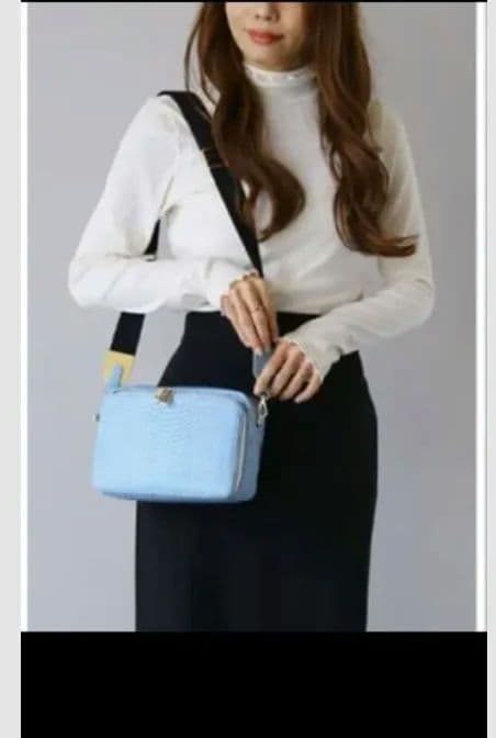 スカイブルー クロコ型押し ショルダーバッグ
