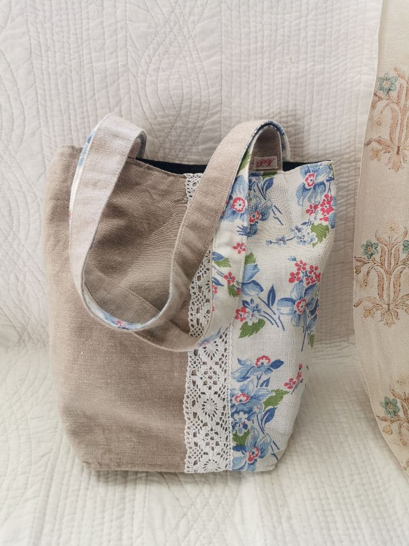 ハンドメイド✃アンティーク花柄ファブリック＆ブラックウォッチ リバーシブルトート