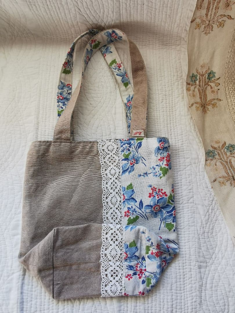 ハンドメイド✃アンティーク花柄ファブリック＆ブラックウォッチ リバーシブルトート