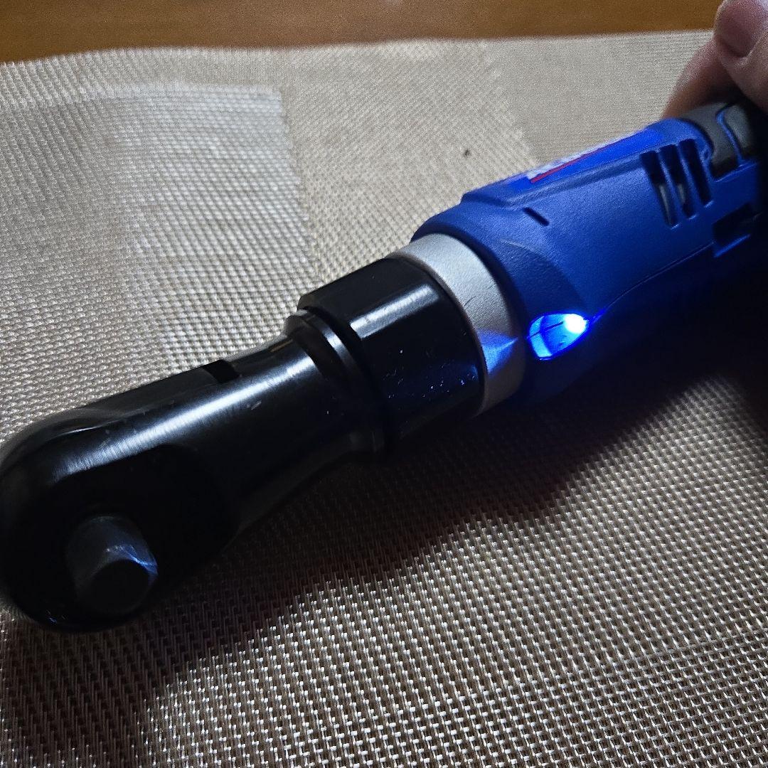 電動ラチェットレンチセット 赤 青 充電器付き