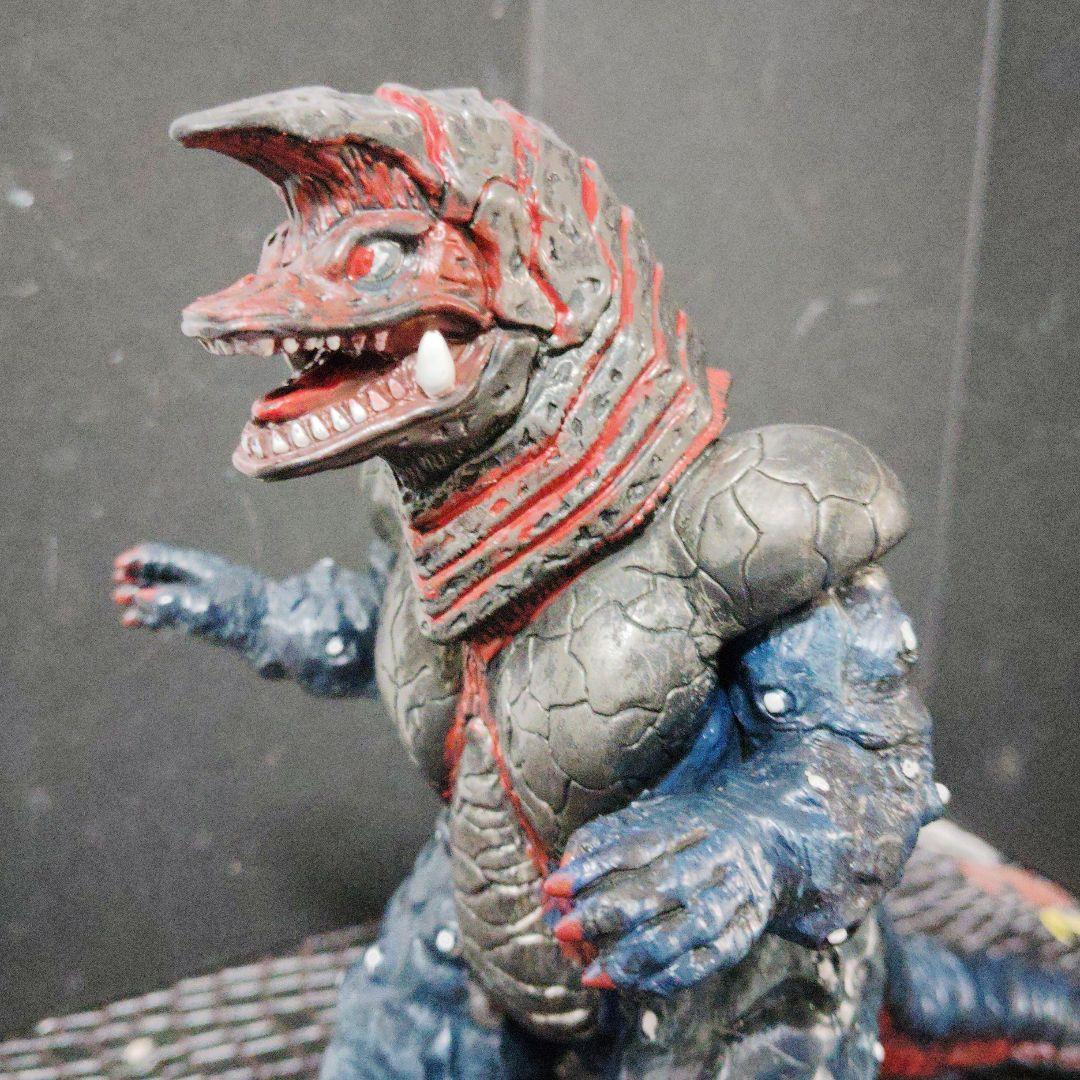 大特価ウルトラ怪獣旧型絶版ゴルザ、メルバ2体セット（リアルモデル）