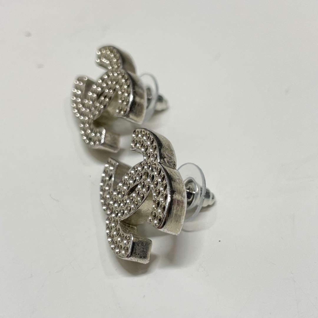 K*o様 CHANEL シルバー ロゴスタッドピアス