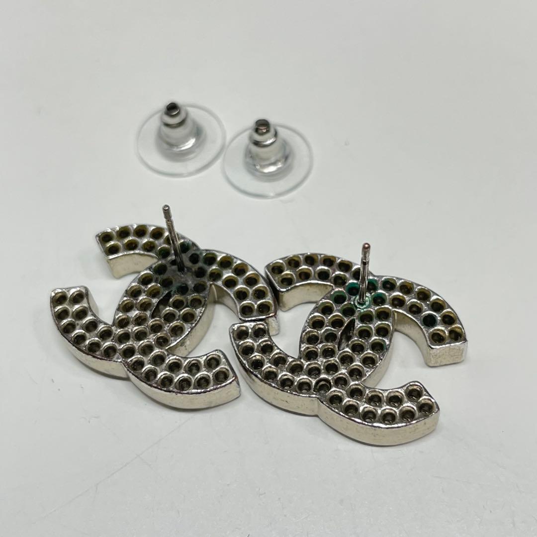 K*o様 CHANEL シルバー ロゴスタッドピアス