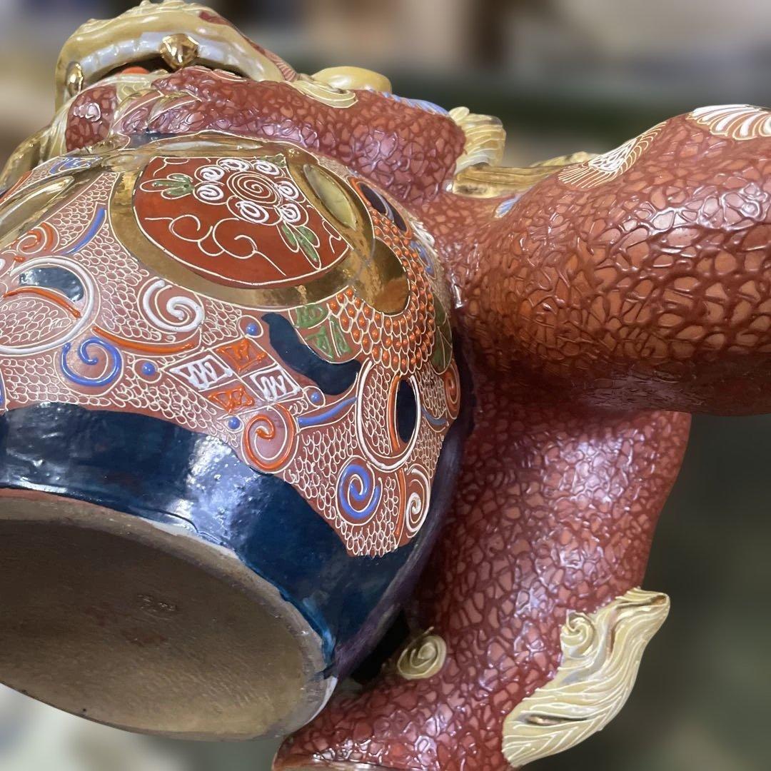 九谷焼玉乗り獅子　陶器製 獅子の置物 色彩豊か　赤絵付け金彩　石川県九谷焼