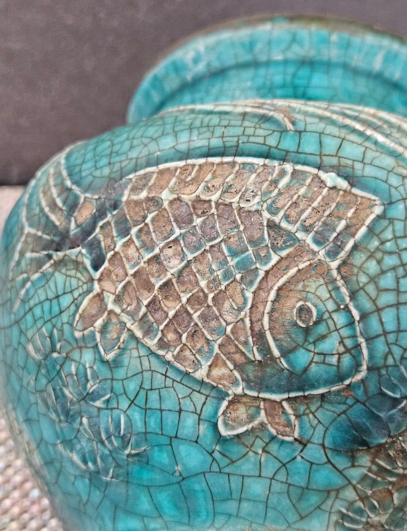 17世紀頃　中国南方系　東南アジア古陶磁　 青釉　浮彫　魚藻図　獣摘み蓋　瓶　壺