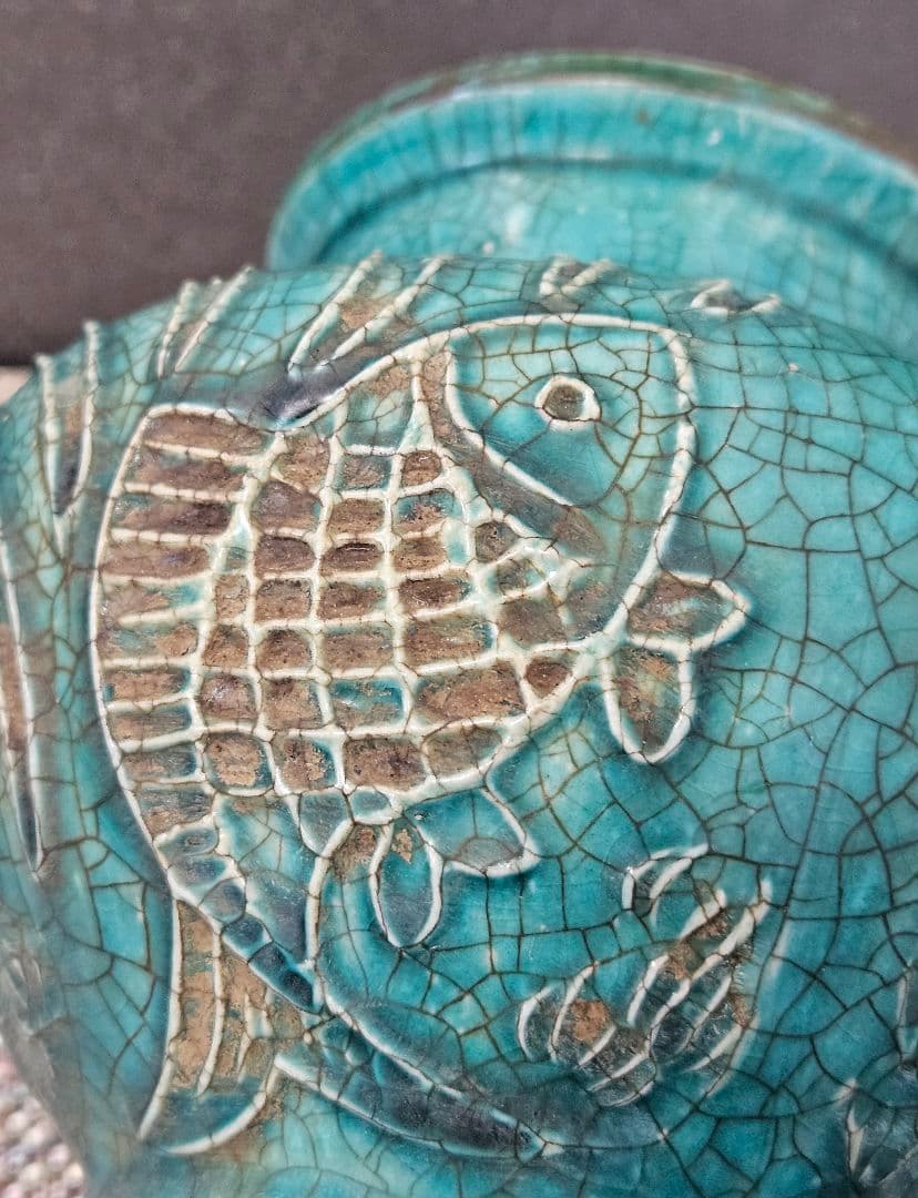 17世紀頃　中国南方系　東南アジア古陶磁　 青釉　浮彫　魚藻図　獣摘み蓋　瓶　壺