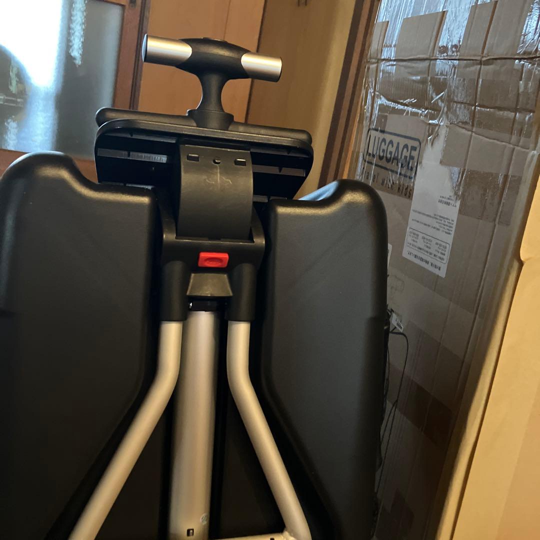 新品タグ付Q-BOX 乗れるキャリーケース　スーツケース　バッグ　子供乗せ