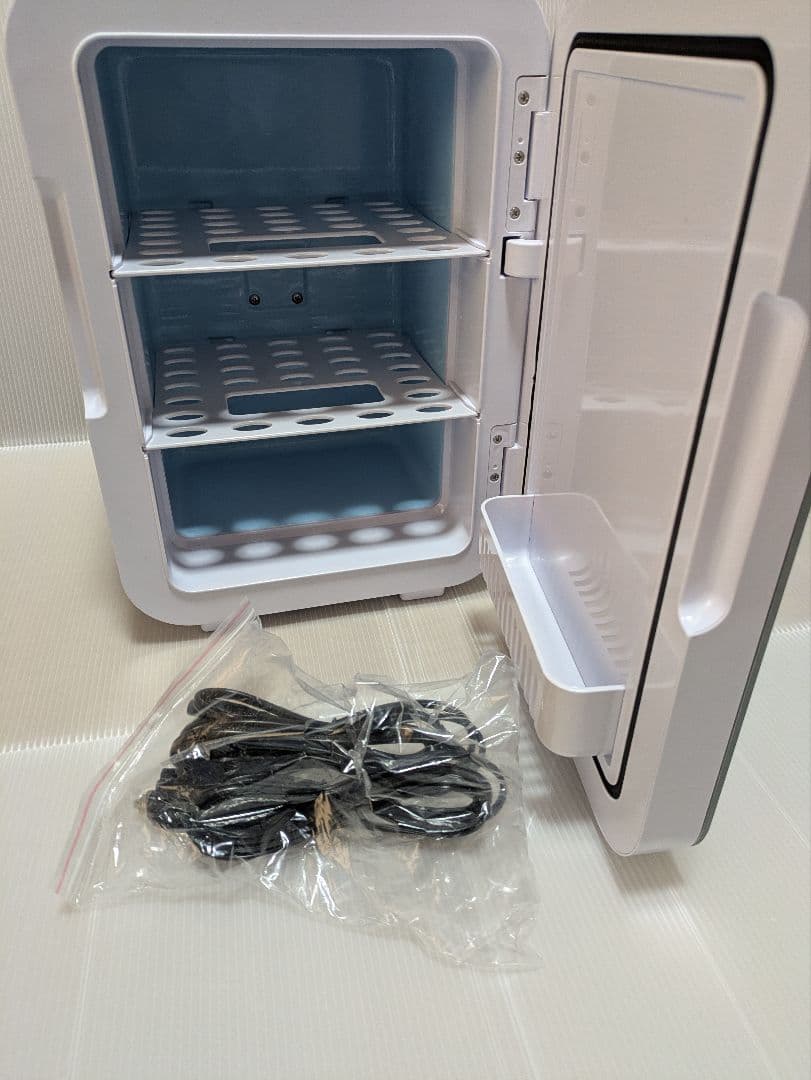 ミニ冷蔵庫 デジタル表示 2段棚付き