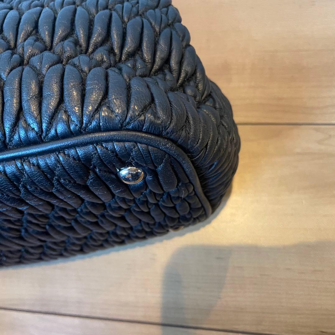 ミュウミュウ　ナッパクリスタル　ハンドバッグ　ショルダー　ブラック