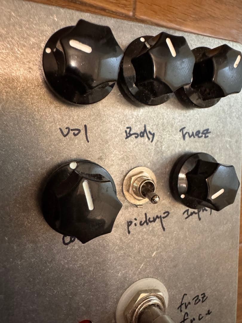 fuzz face dlx (バッファ後に繋ぐことができる切り替え有り)