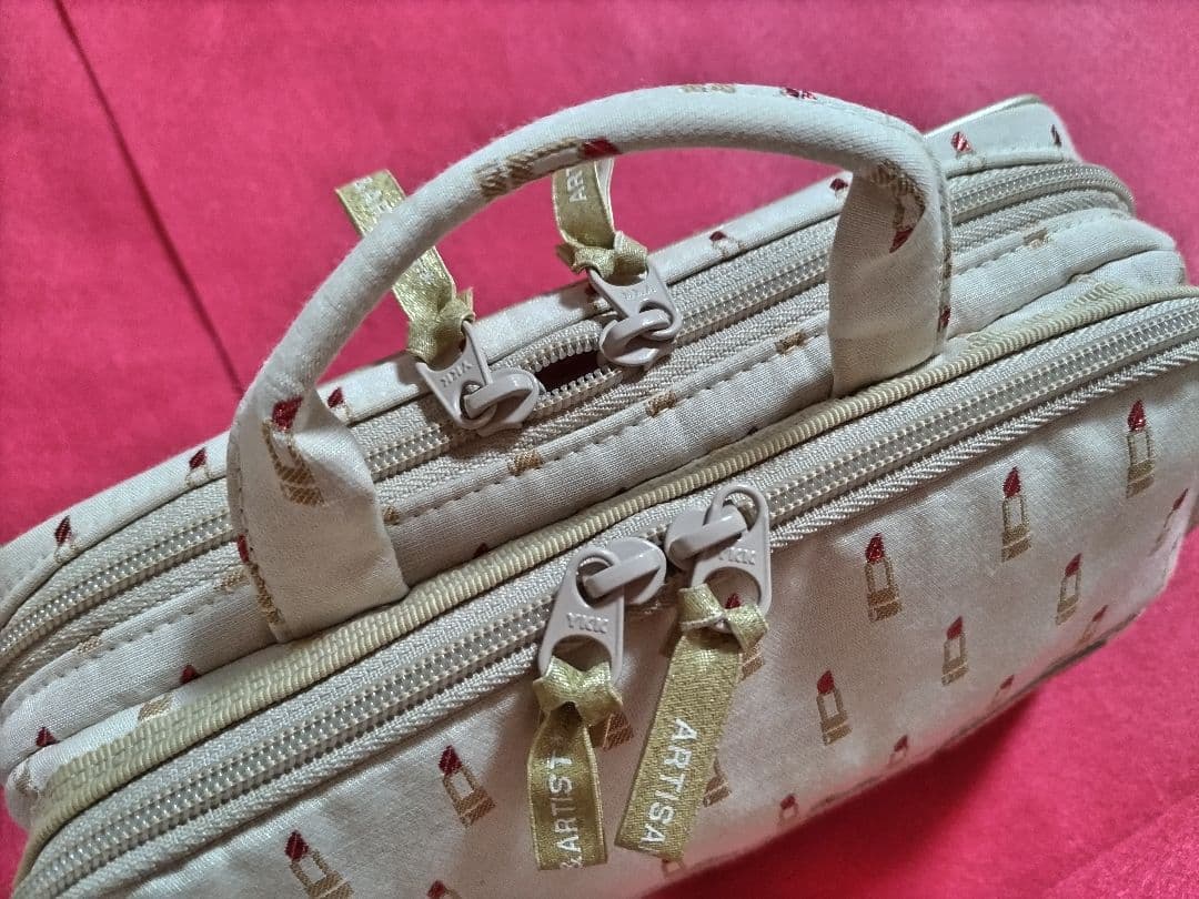 【極美品】アルティザン・アンド・アーティスト　ポーチ　大　リップ柄