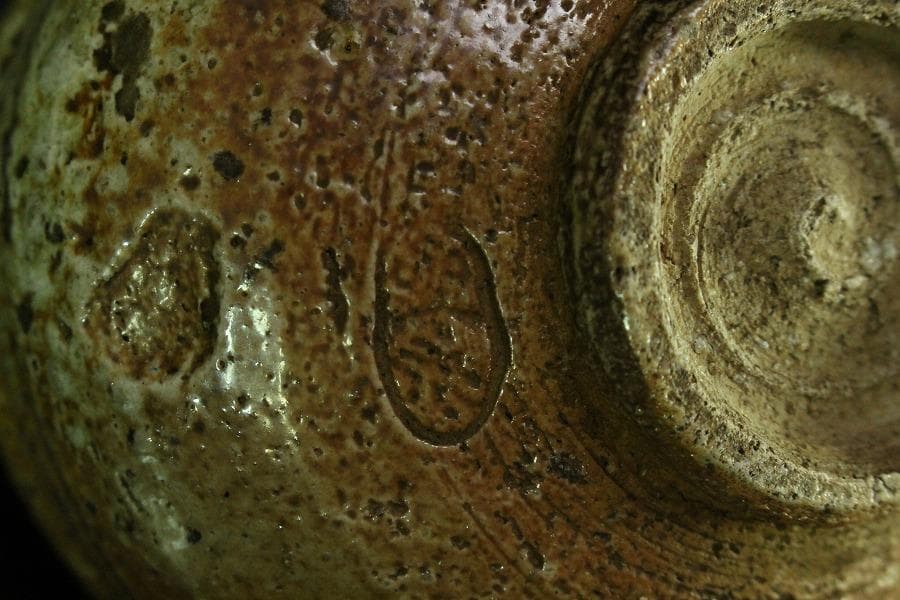 茶道具 古信楽 茶碗 在印 時代箱 骨董(K-YC524)