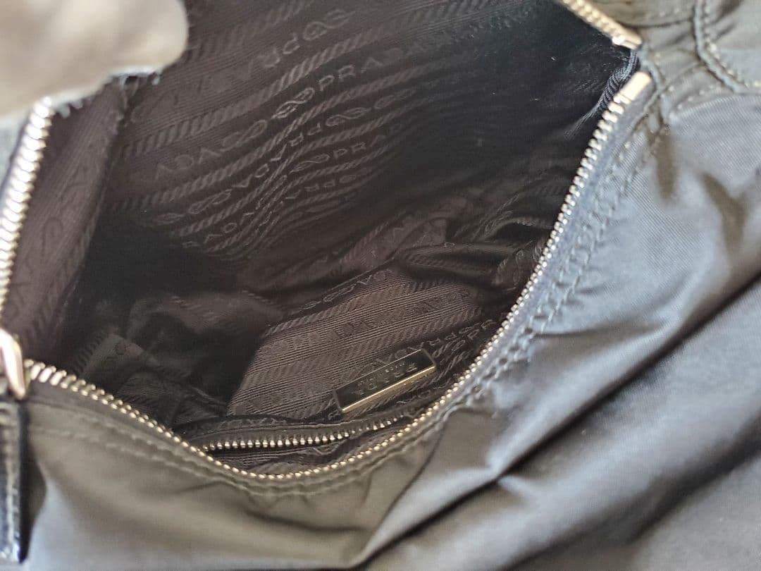 PRADA　プラダ　ショルダーバッグ　テスートナイロン　三角ロゴ