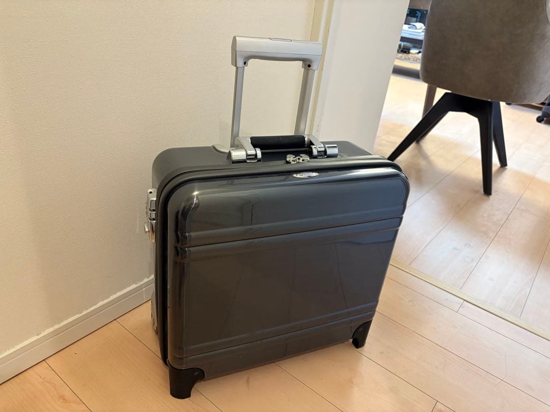 ZERO HALLIBURTON ビジネスキャリーケース グレー　2輪