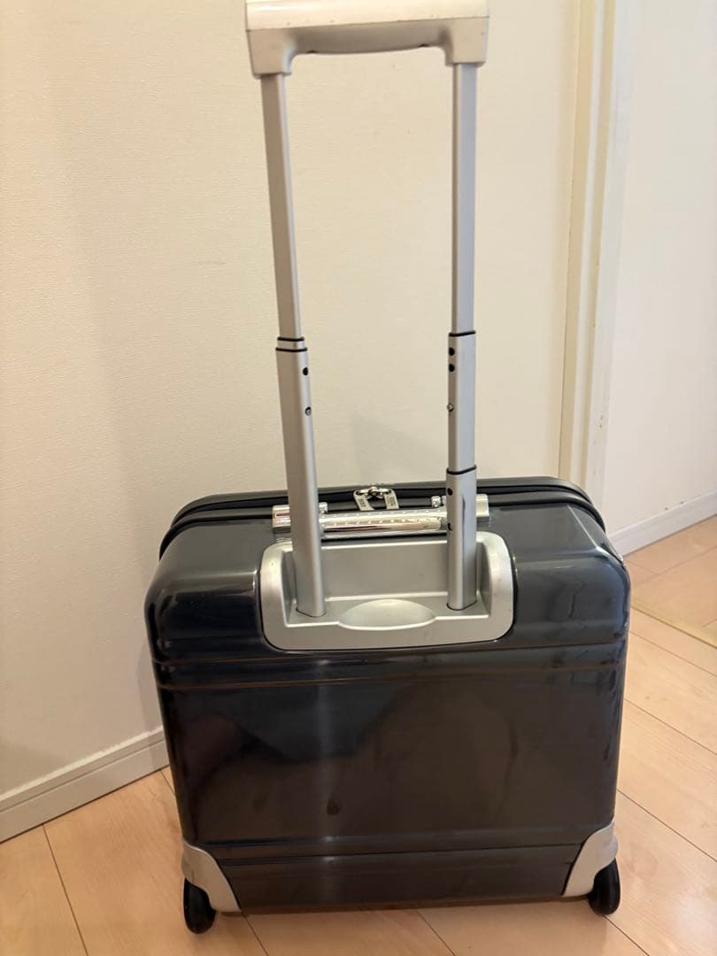 ZERO HALLIBURTON ビジネスキャリーケース グレー　2輪