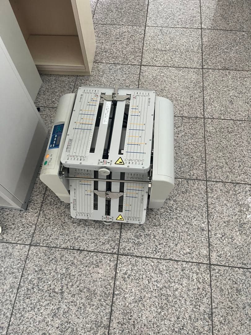 LION 紙折り機 LF-821N