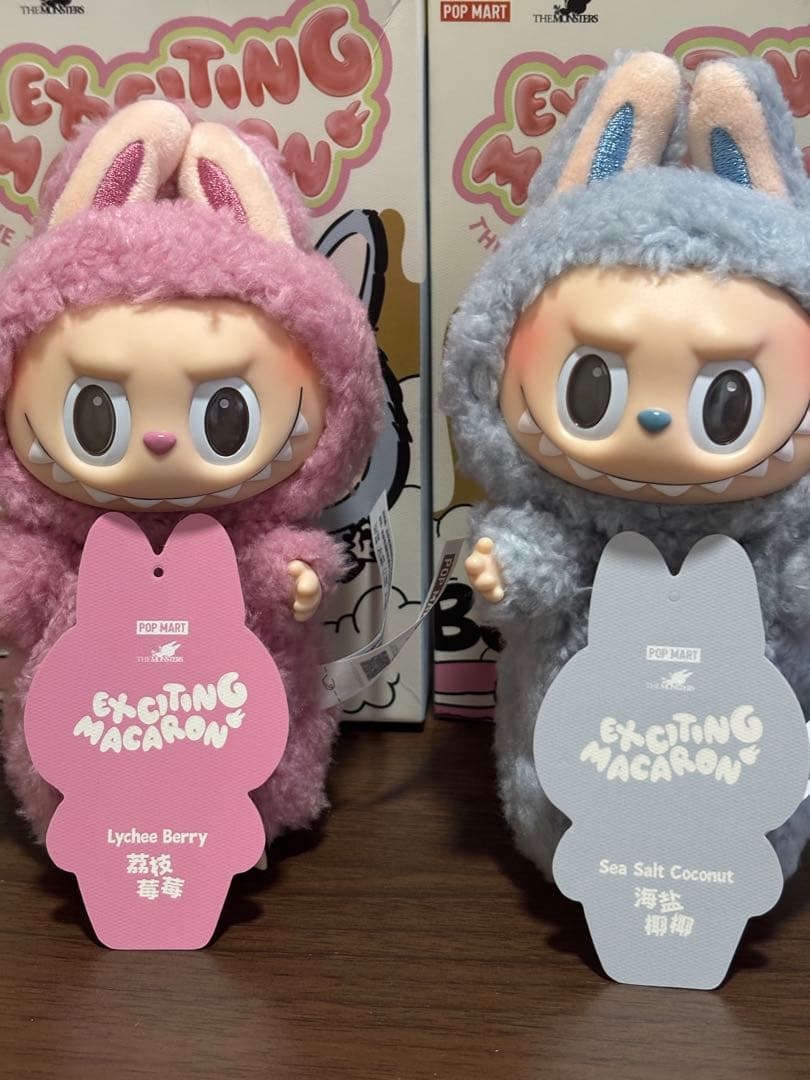 THE MONSTERS Exciting Macaron ぬいぐ るみ2点