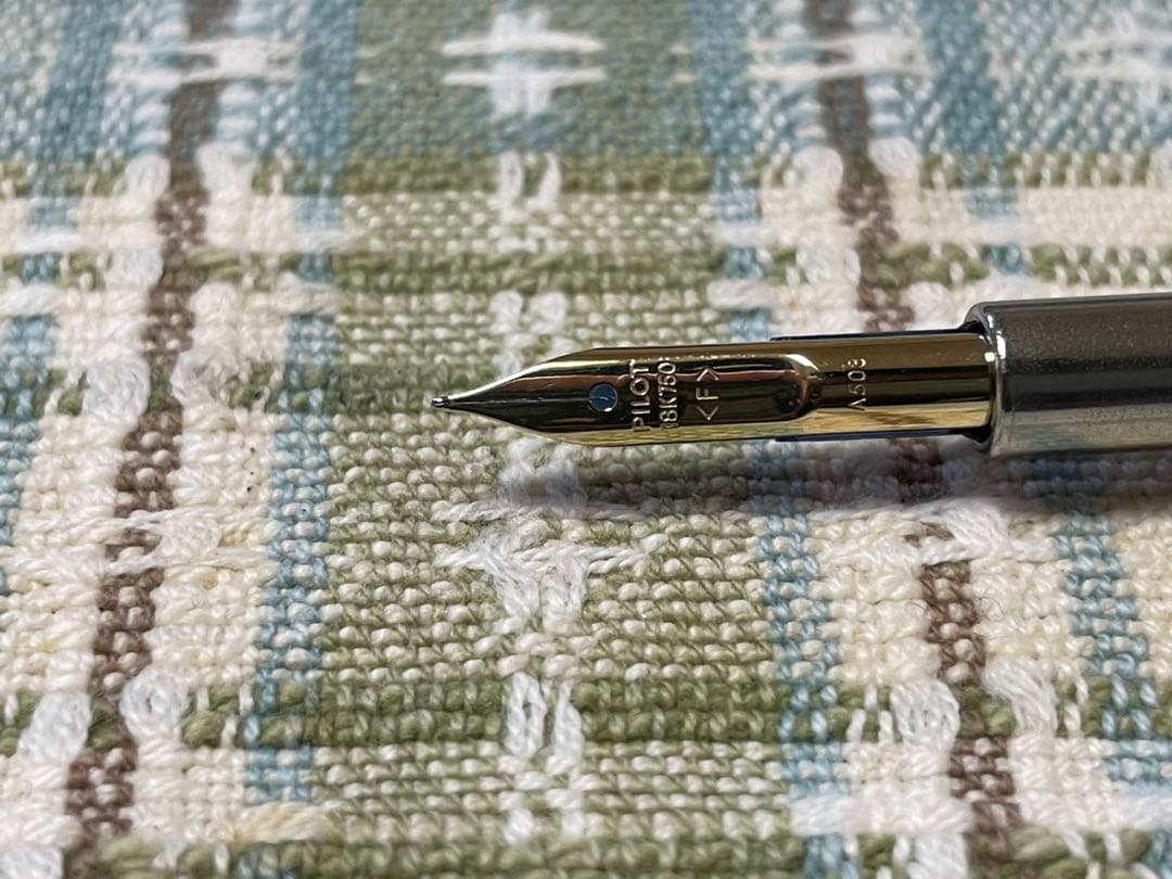 PILOT キャップレス 万年筆 マーブル　 字幅F