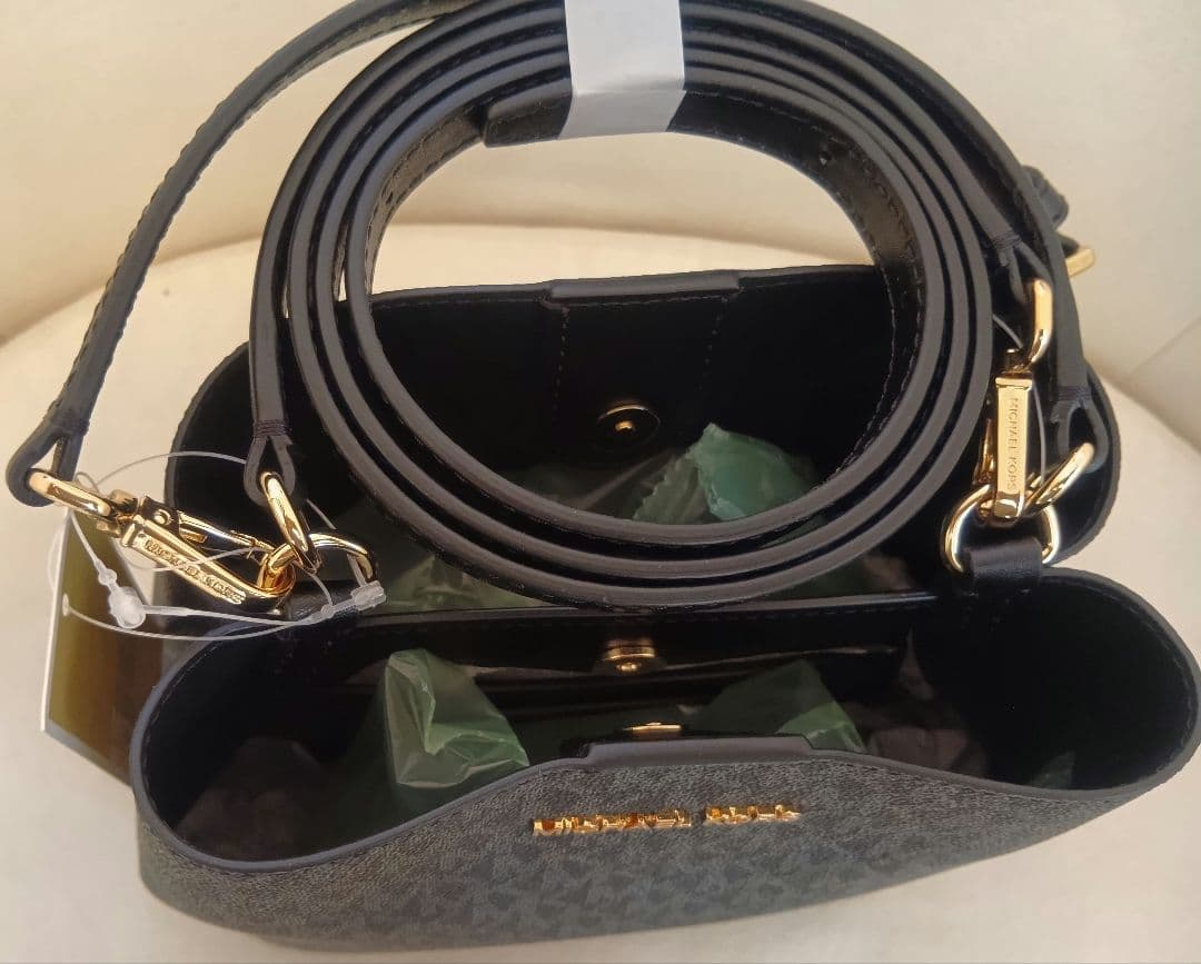 【新品タグ付き】マイケルコース バゲットバッグ♪