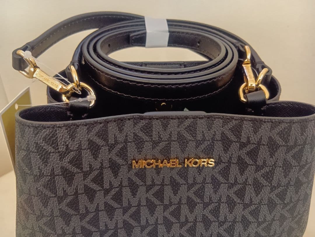 【新品タグ付き】マイケルコース バゲットバッグ♪