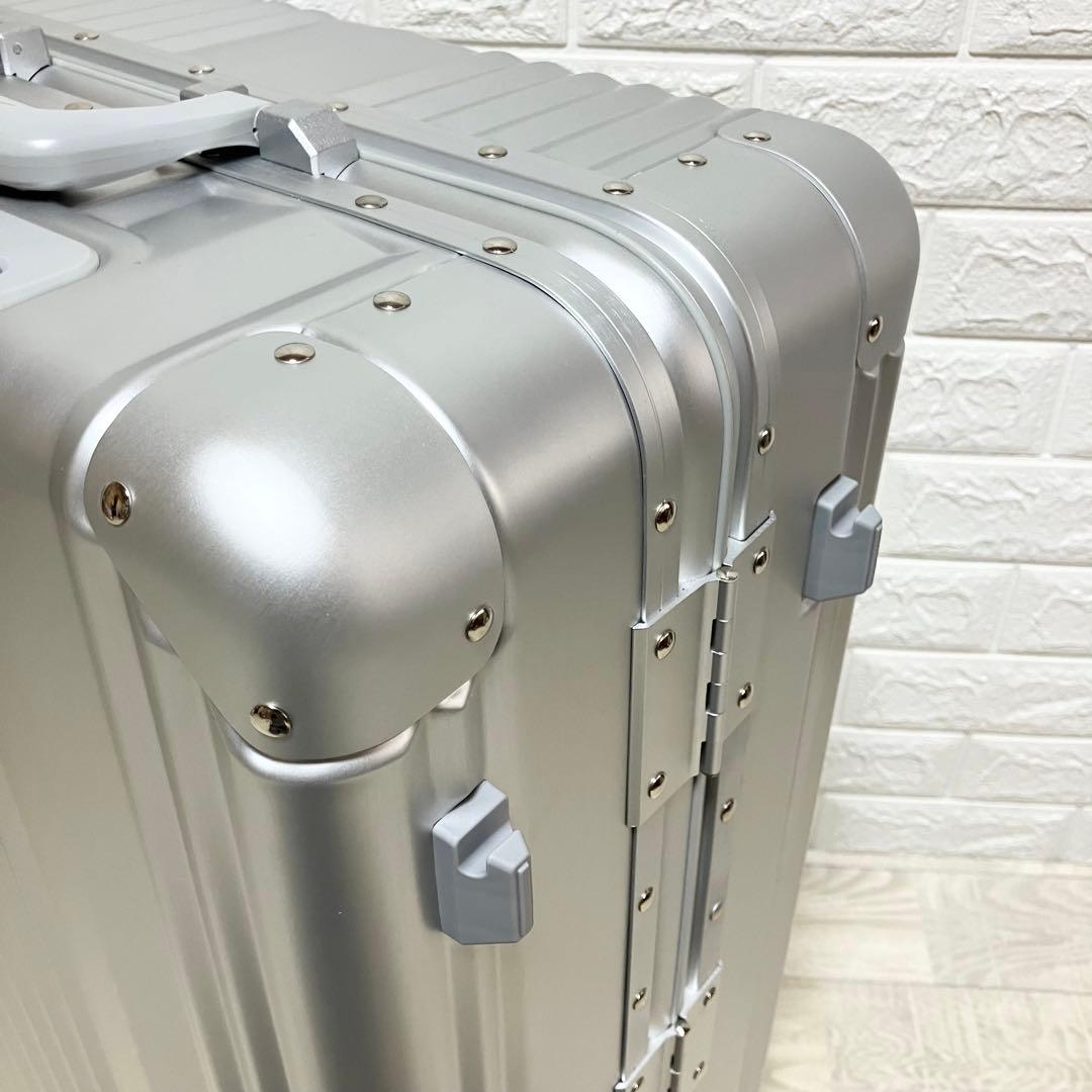 極美品　メルセデスベンツ　アルミスーツケース　65L 非売品