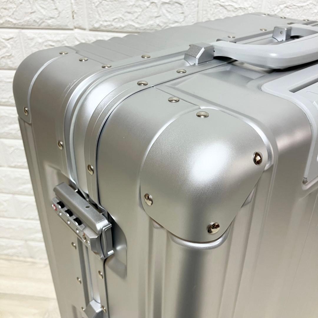 極美品　メルセデスベンツ　アルミスーツケース　65L 非売品