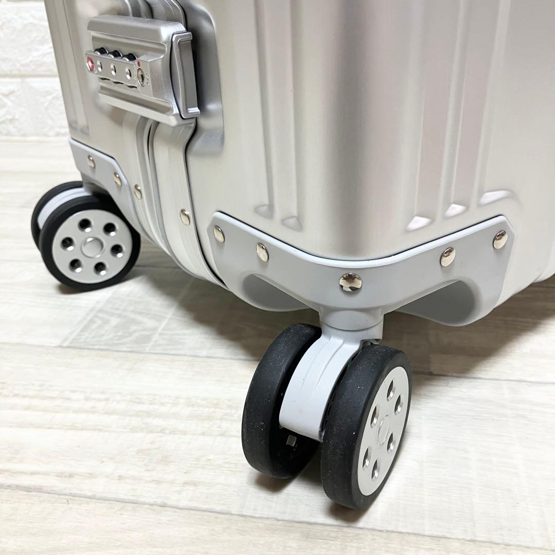 極美品　メルセデスベンツ　アルミスーツケース　65L 非売品