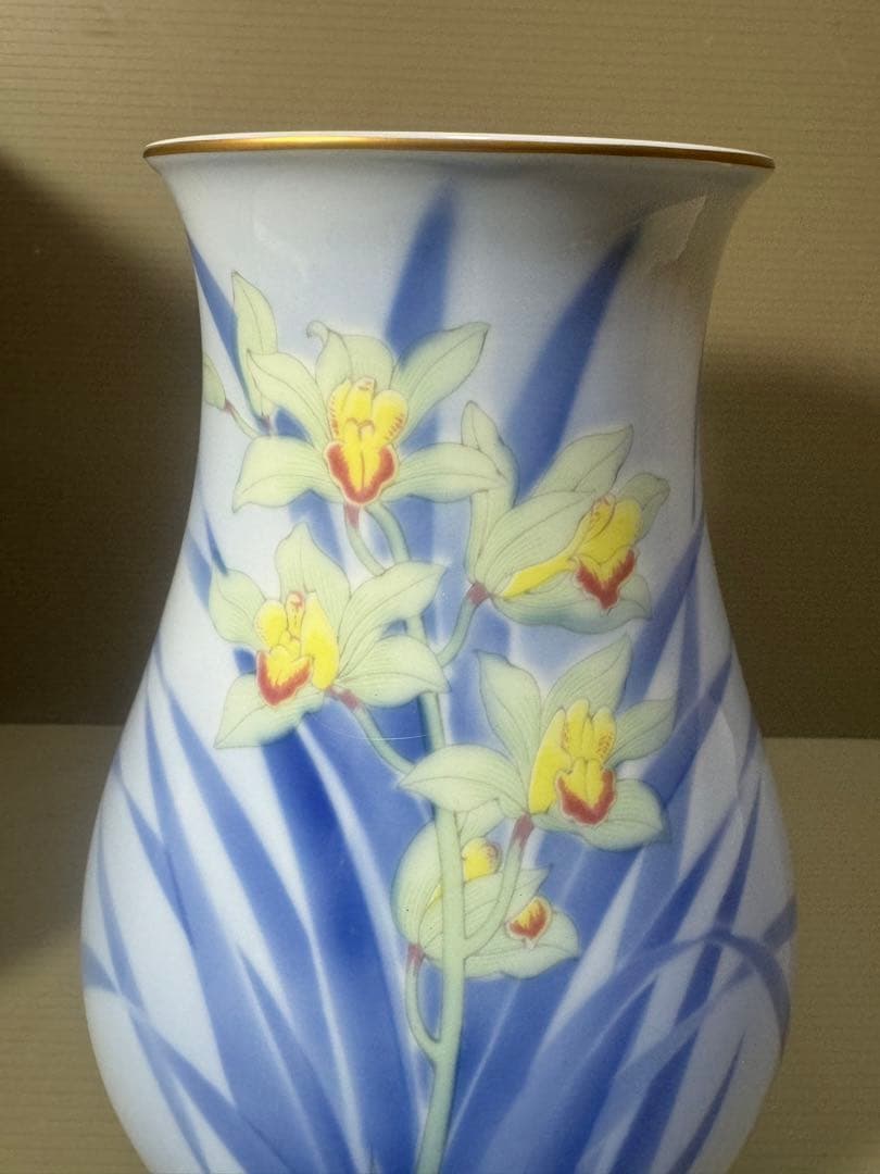 2178 深川製磁 菖蒲 官窯染付　花瓶　金彩　未使用