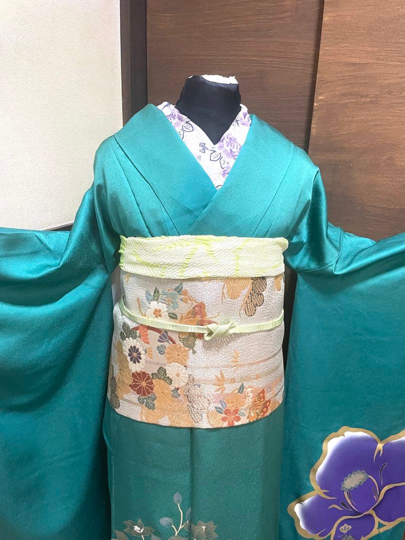 振袖フルセット６点サイズM〜L振袖 正絹仕付け糸、紫色の花柄未使用　新古品