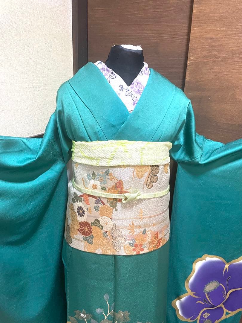 振袖フルセット６点サイズM〜L振袖 正絹仕付け糸、紫色の花柄未使用　新古品